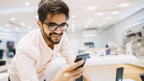 man-consumer-smiling-phone870x490