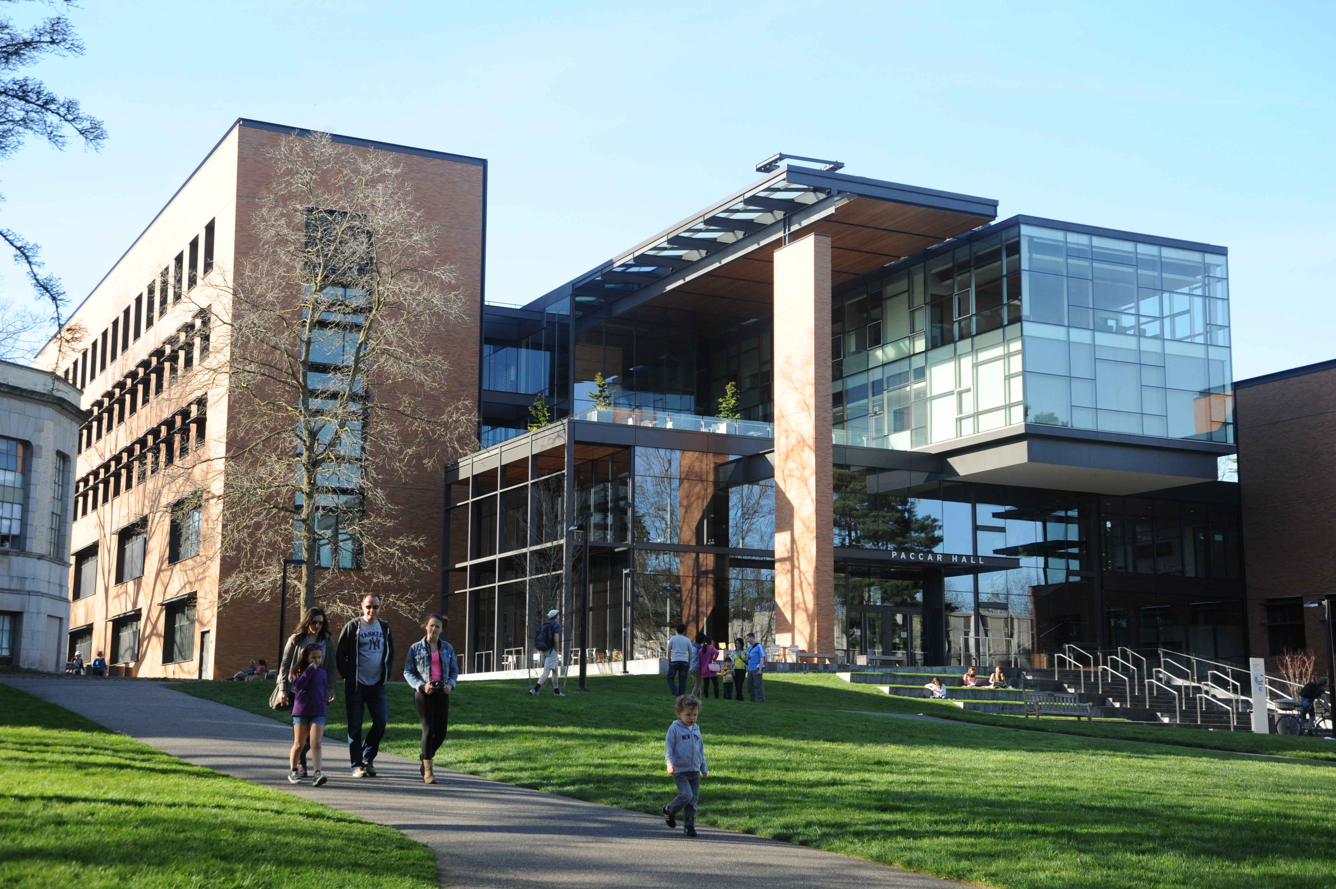 Университет в современном обществе. Университеты в Америке с кампусом. Кампус Pepperdine University College. «Mad Campus» - кампус Вашингтонского университета в Сиэтле. Кампус Венского университета архитектура.