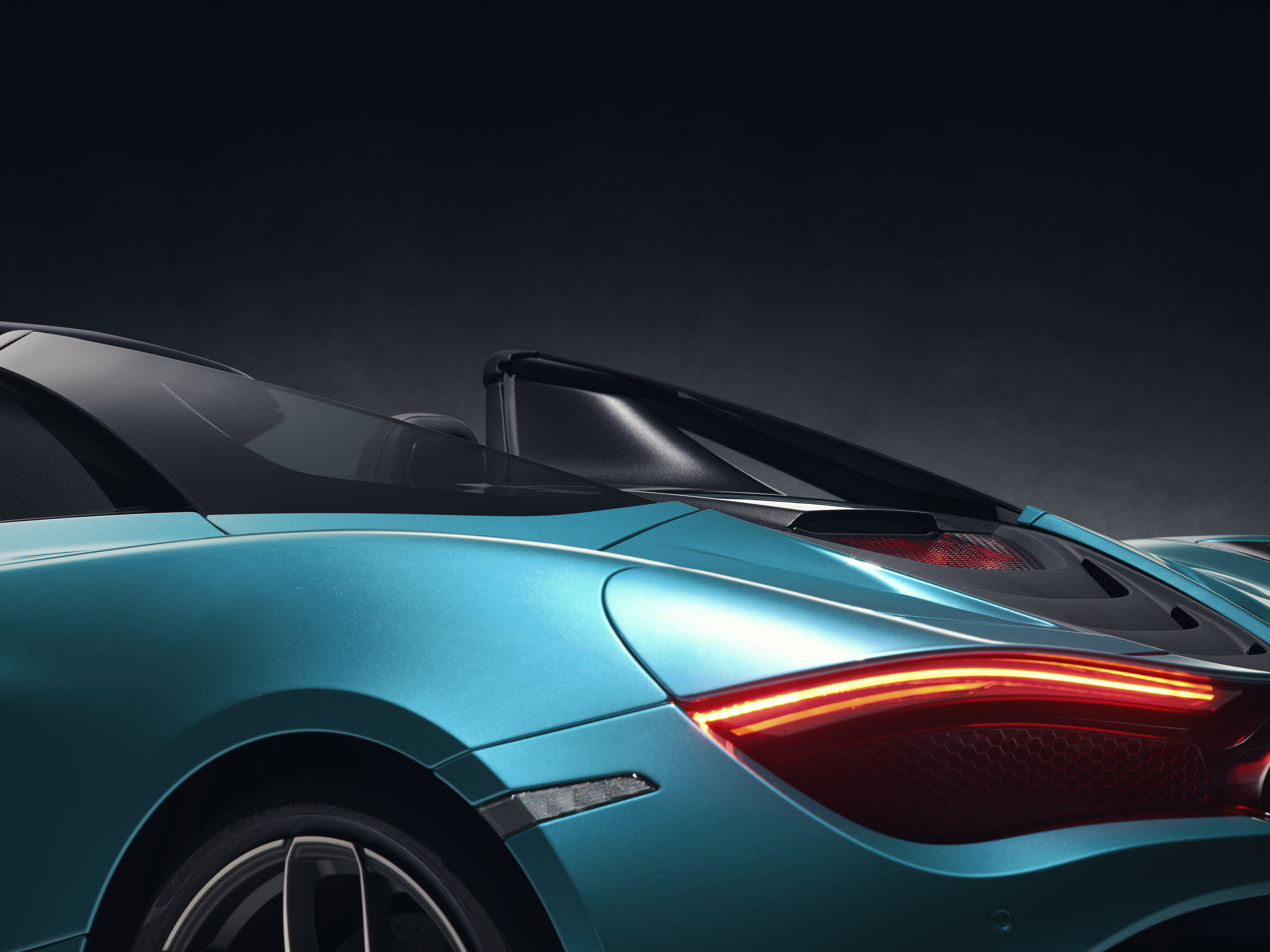 McLaren 720S Spider lights