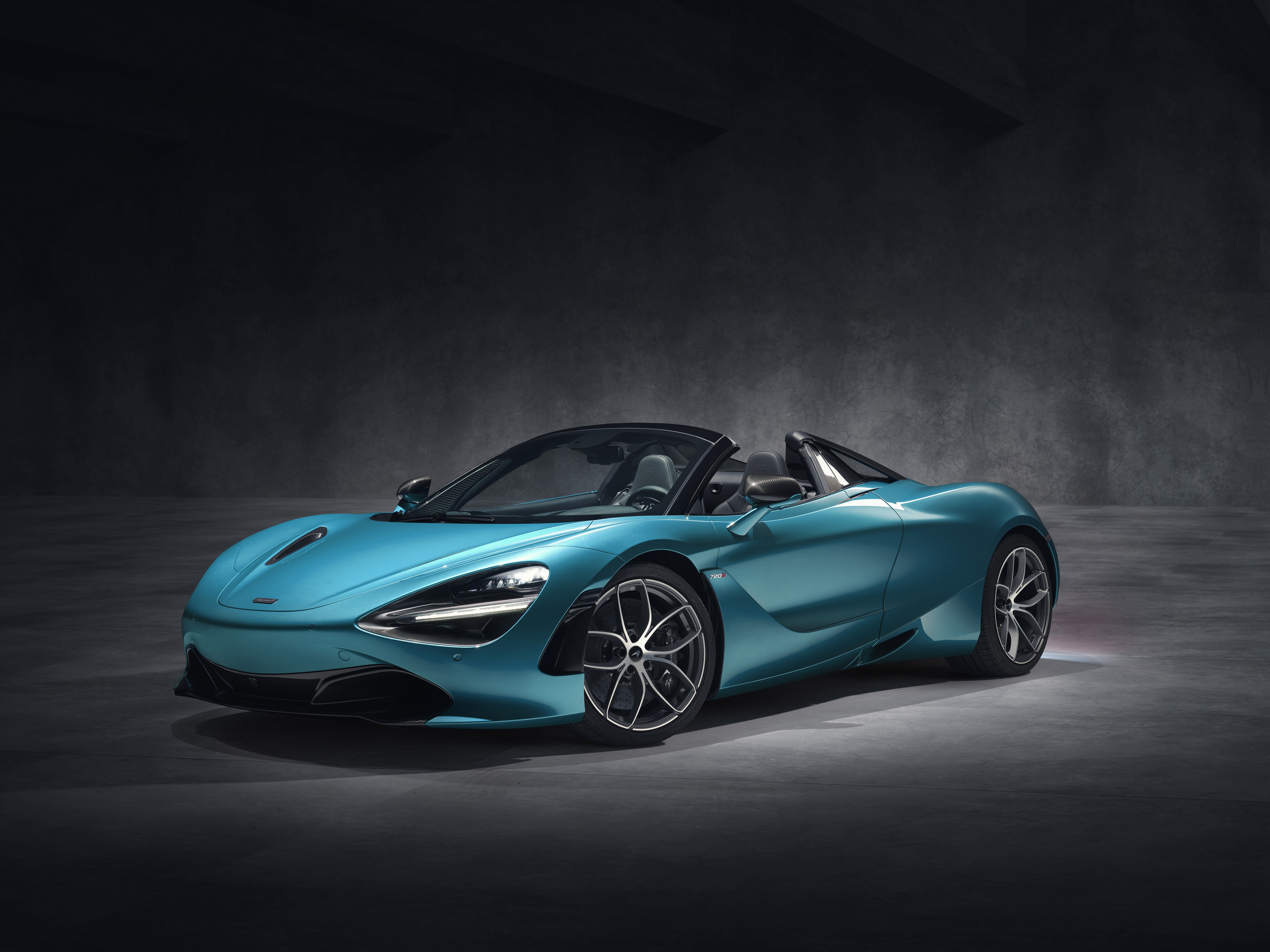 McLaren 720S Spider in beautiful blue