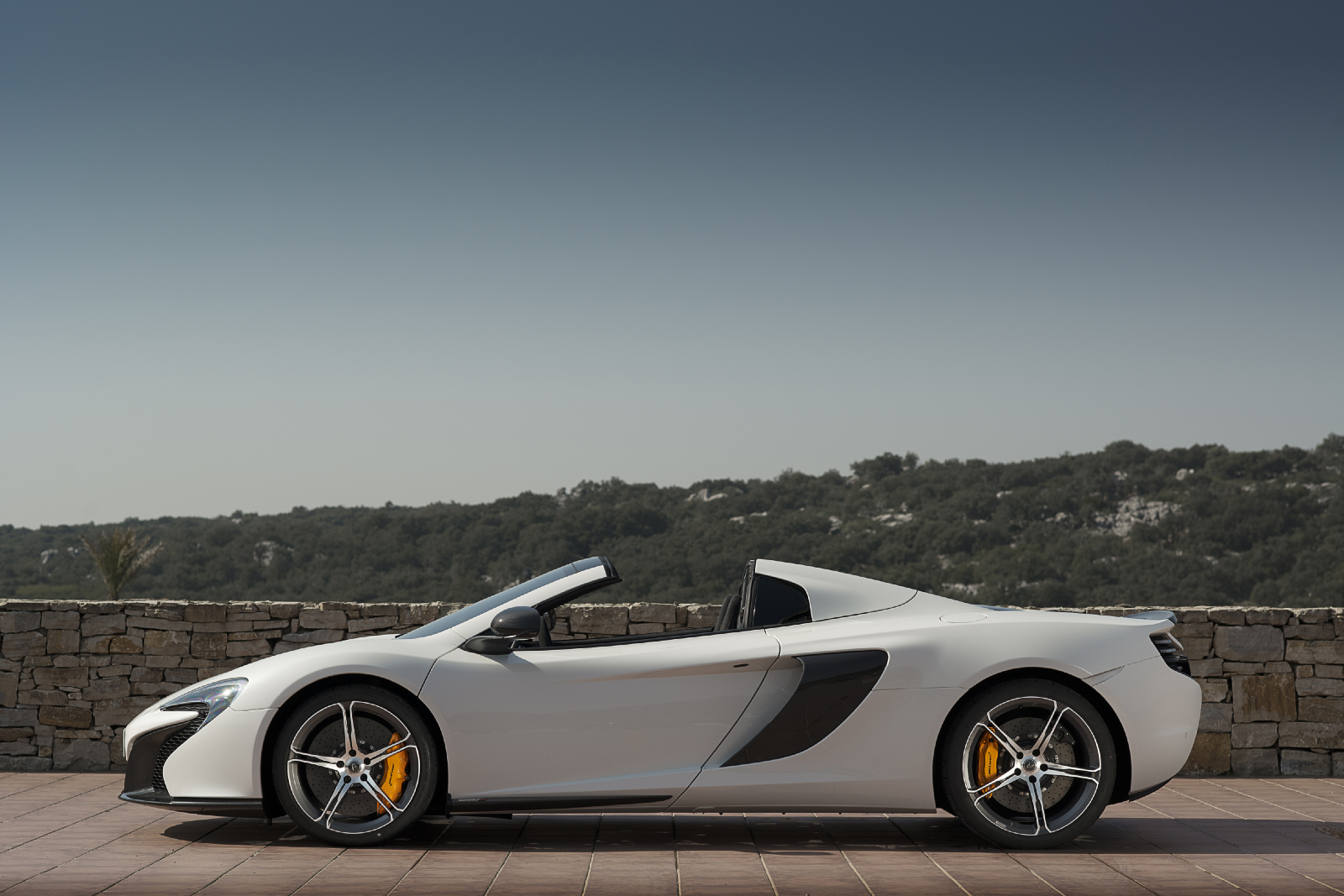 The McLaren 650s Spider in white - side view