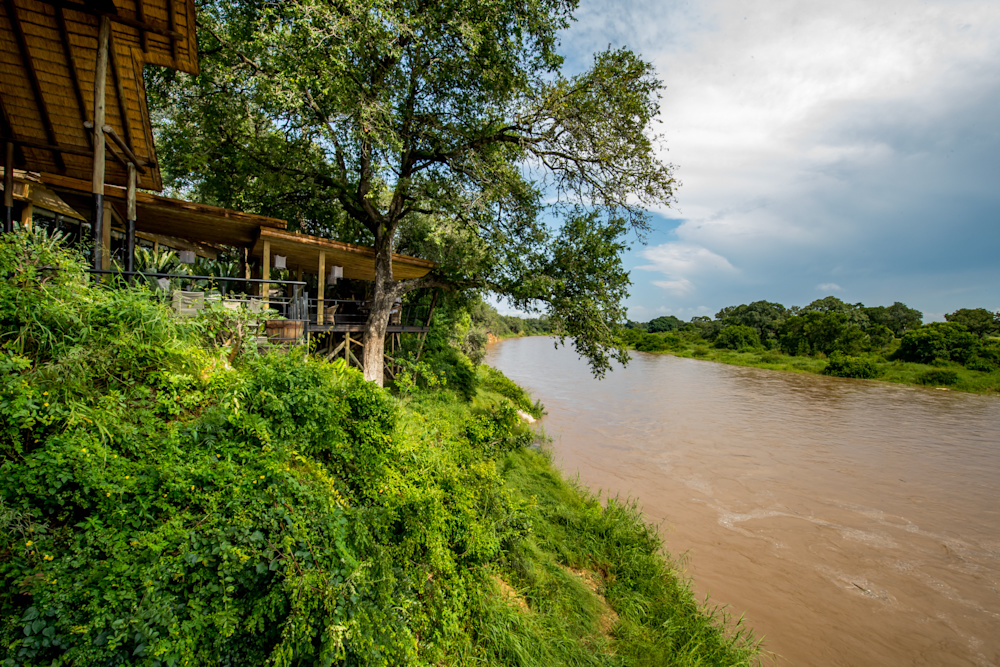 Both Ebony and Boulders Lodges benefit from their peaceful proximity to the Sand River, and all the sensory joys it provides