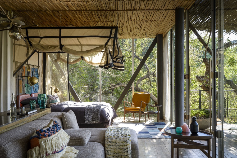 A series of texturally rich, secluded spaces close to the river, Singita Sweni Lodge offers a cocooning, tranquil experience of the bush
