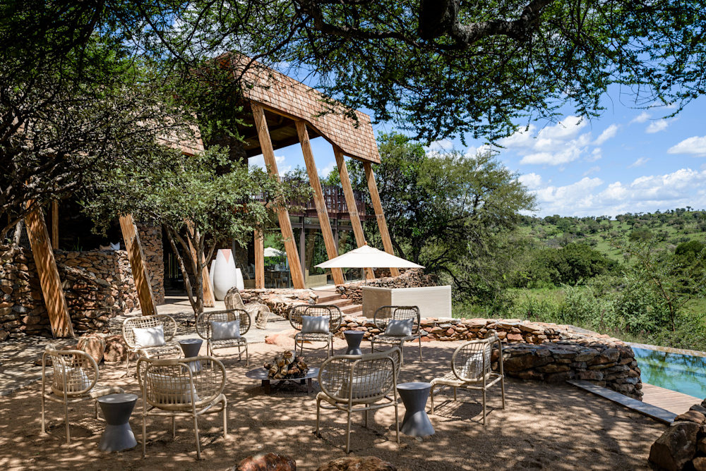 The striking architecture of Faru Faru creates a series of welcoming open-to-the-elements spaces for relaxing, dining and watching the scenery as a family