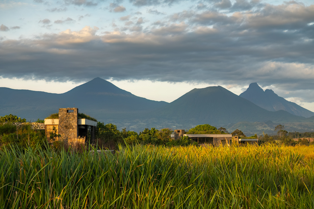 Singita Kwitonda Lodge and Kataza House are situated on the edge of Volcanoes National Park, in close proximity to the forest habitat of the mountain gorilla