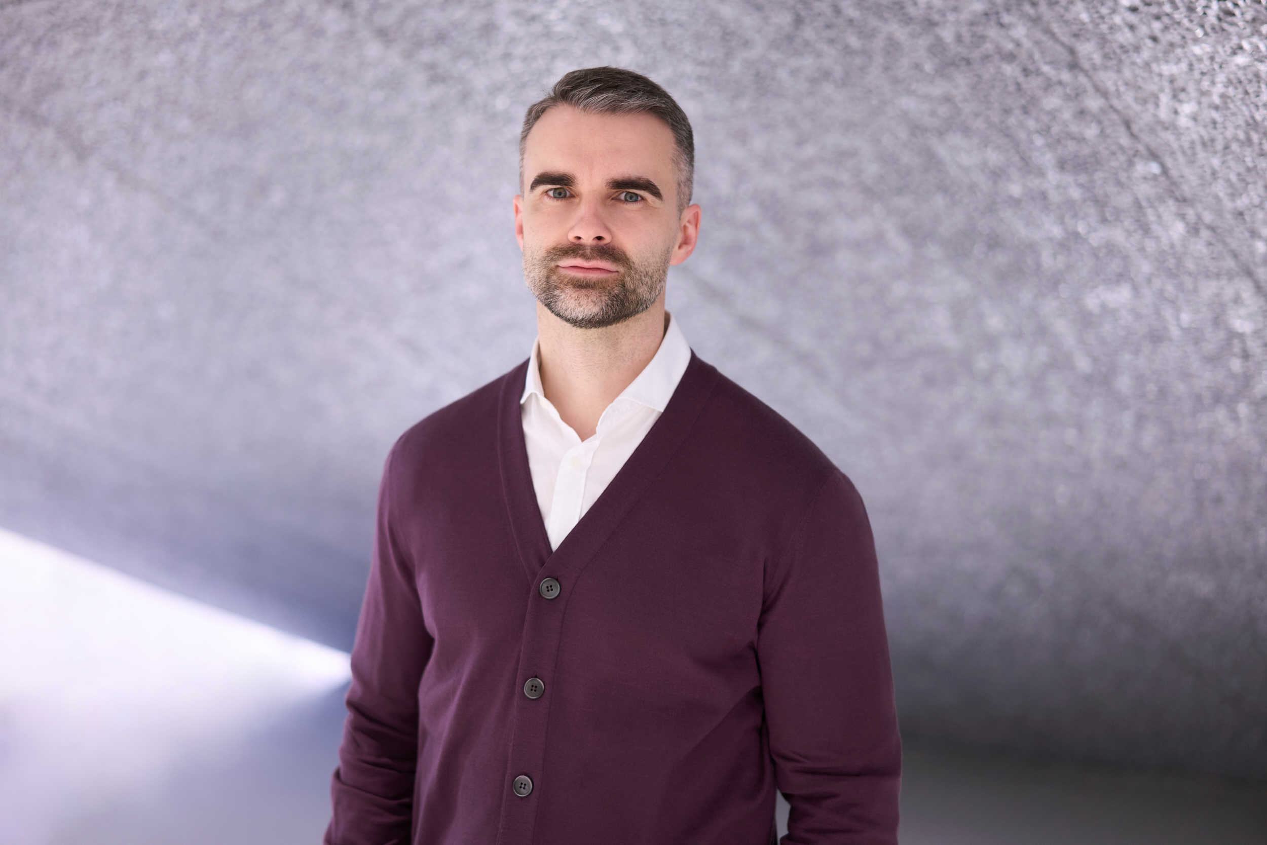 „Devbridge Foundation“ didins žinių prieinamumą regionuose: finansuos ugdymui pritaikytus DI įrankius
