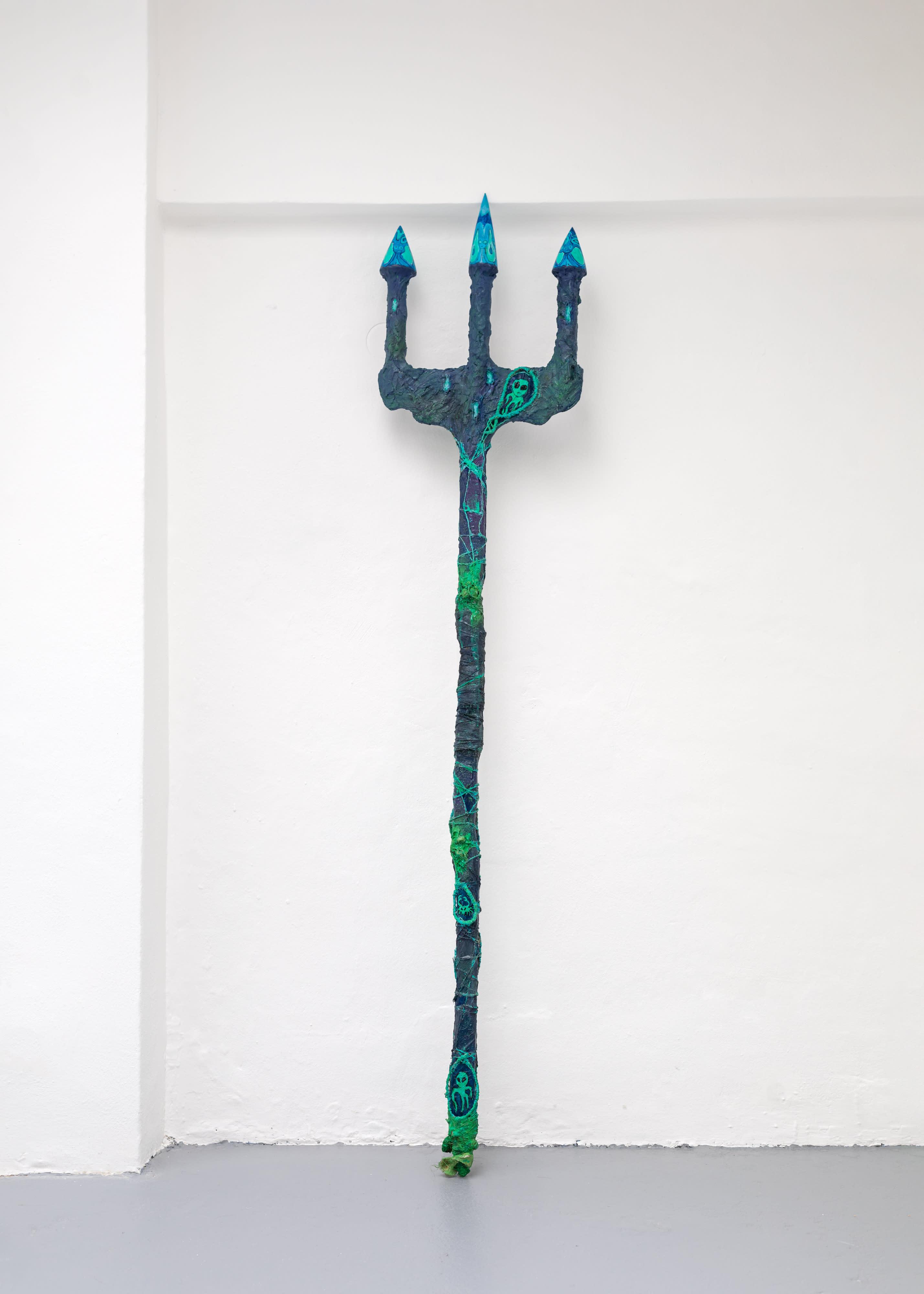 Cover Image for Driftwood Trident, 200x45