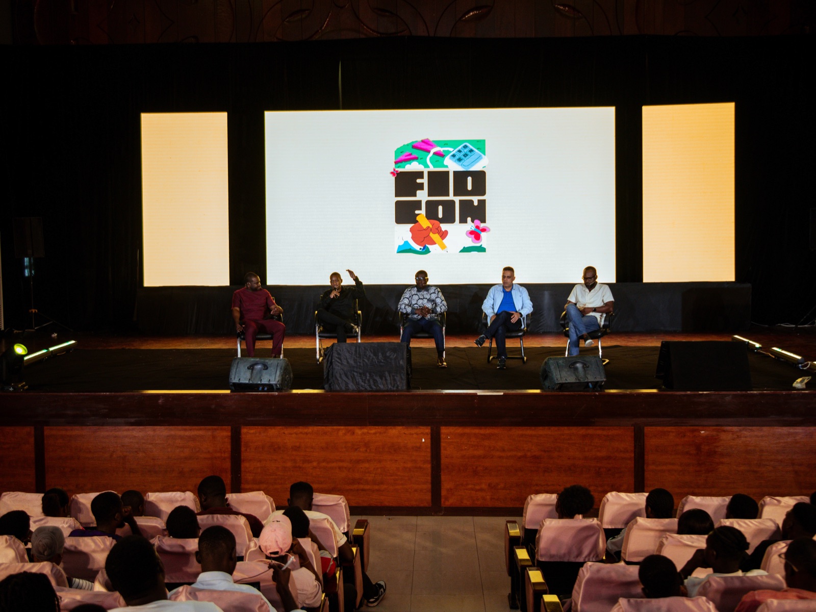 The FiDCon main stage panel