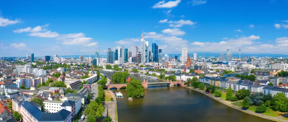 frankfurt main skyline hochäuser