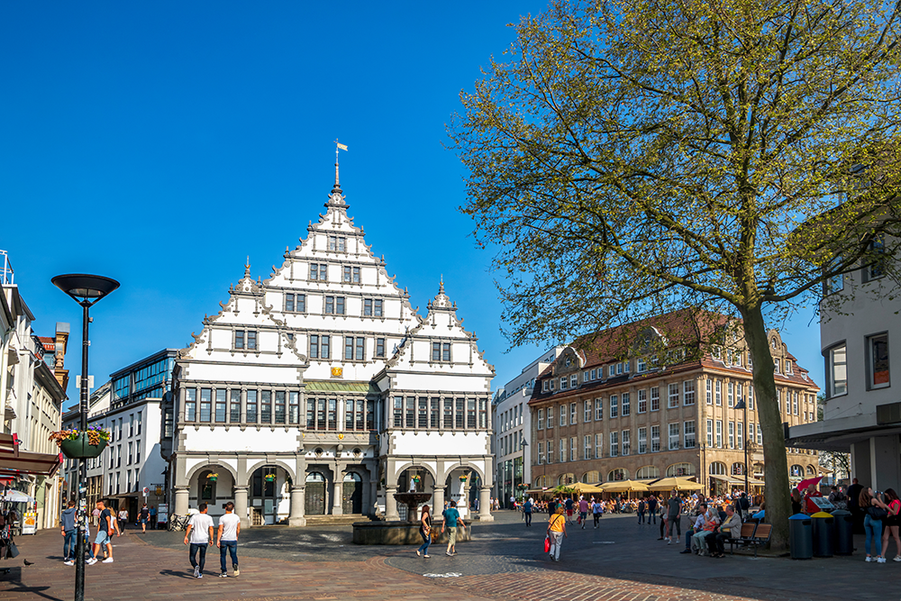 marktplatz und rathaus in paderborn