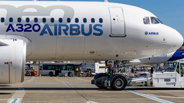 A320 Airbus airplane preparing for takeoff | Neste