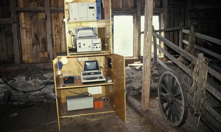 Barn, old computer, technical equipment