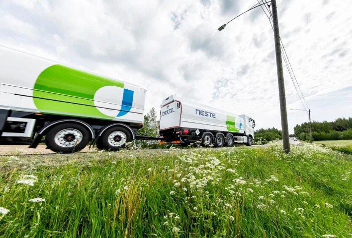 Neste fuel truck