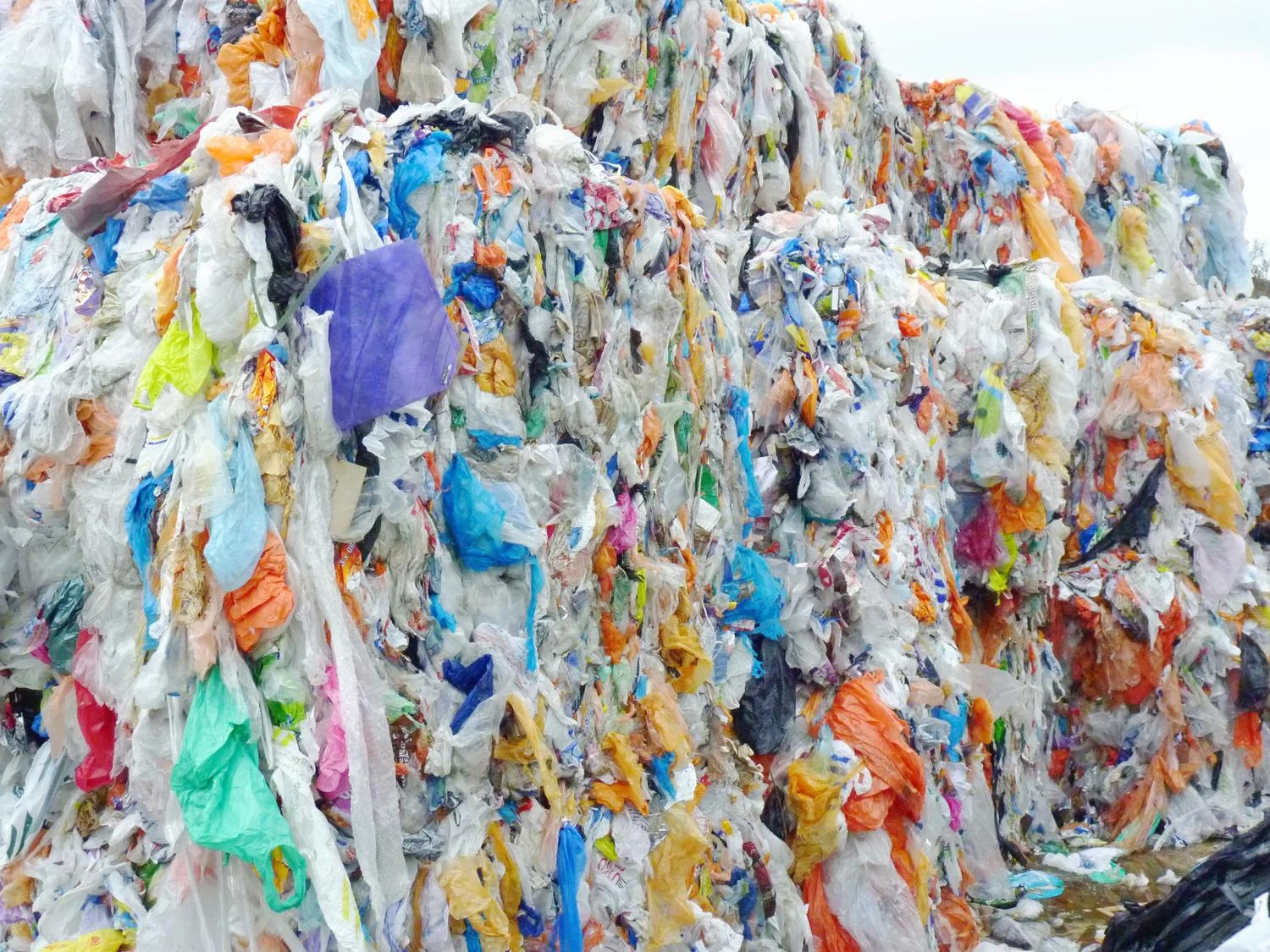 Plastic waste as feedstock | Neste