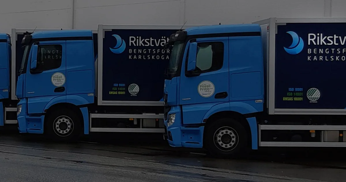 Rikstvätt trucks in a row