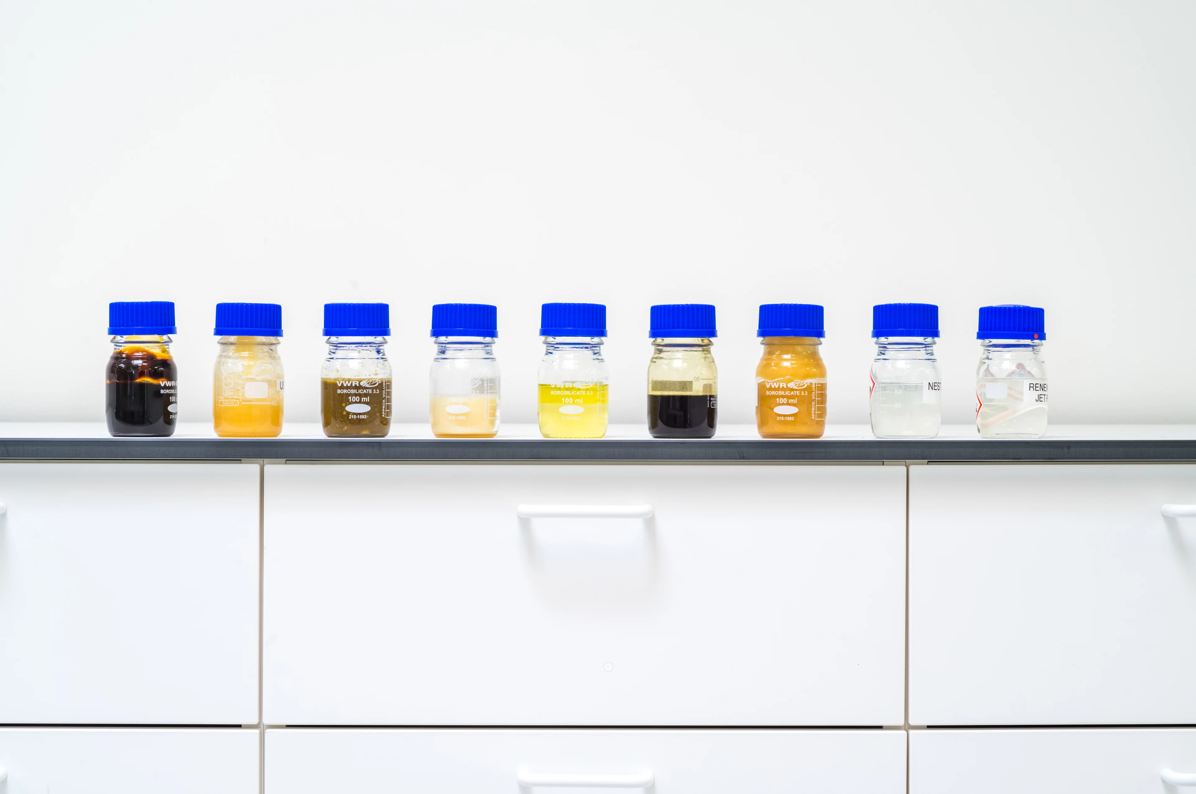 A row of bottles with raw material samples | Neste