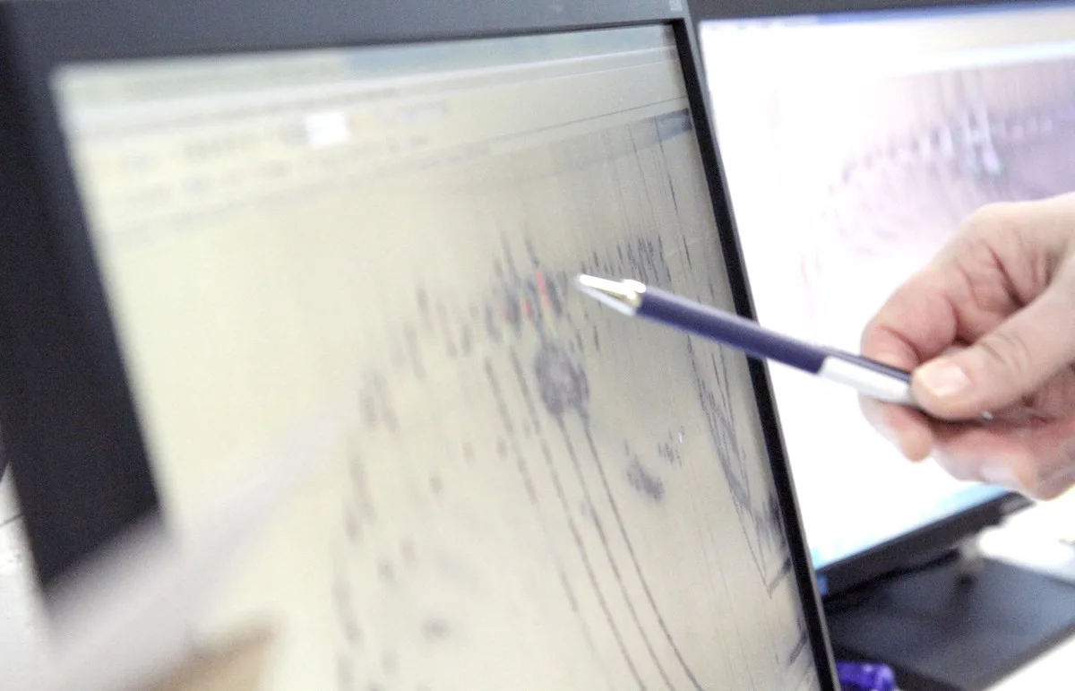 Pointing at a graph on a computer screen