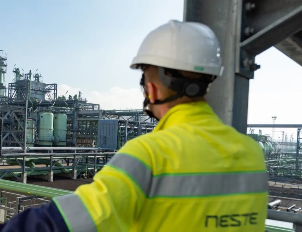 Neste employee at a refinery