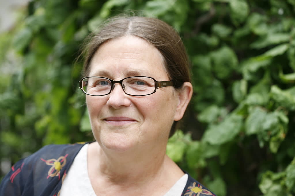 Lena Månsson, författare och lärare på trädgårdsmästarutbildningen i Enköping. Foto: Marie Lindell