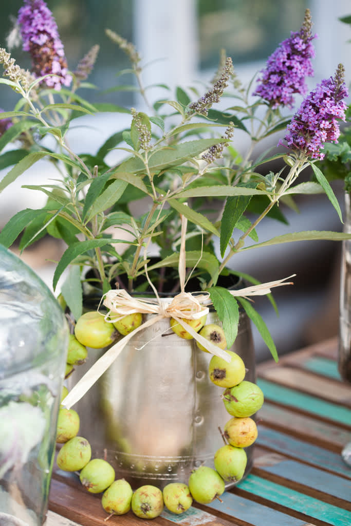 Ring av prydnadsäpple och vas med fjärilsbuske.
Foto: Blomsterfrämjandet/Minna Mercke Schmidt