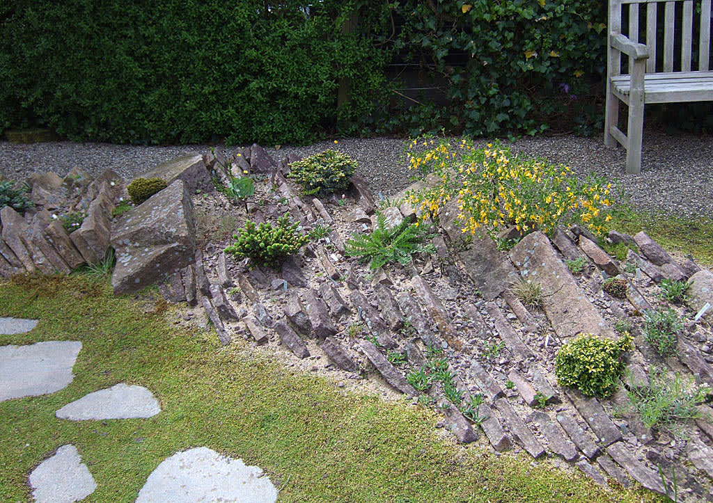 Platta, ojämna stenar, samma som förra bilden men ovanifrån. Foto: Bernt Svensson