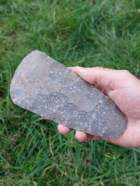 Výukový set – Sekera z kropenatého silicitu