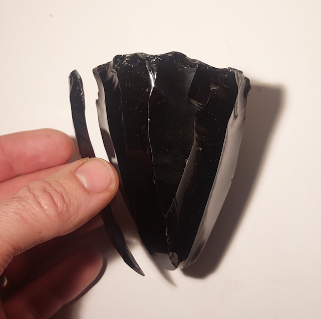 Pazourkový nůž – Obsidiánové jádro 1