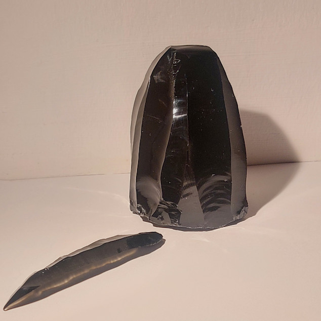 Pazourkový nůž – Obsidiánové jádro 1