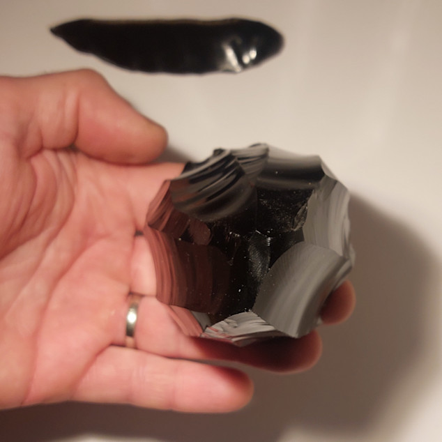 Pazourkový nůž – Obsidiánové jádro 1