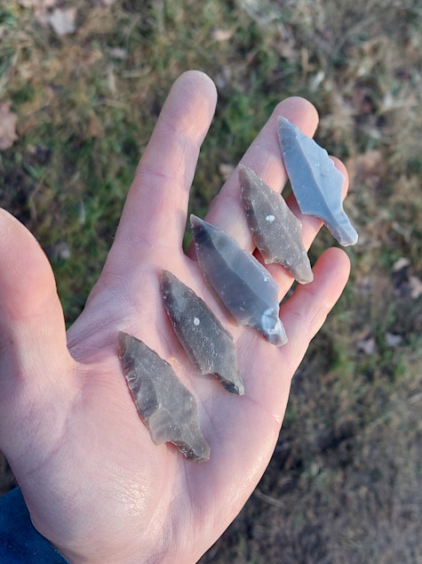 Šipka – Sada 5-ti pazourkových hrotů s řapem