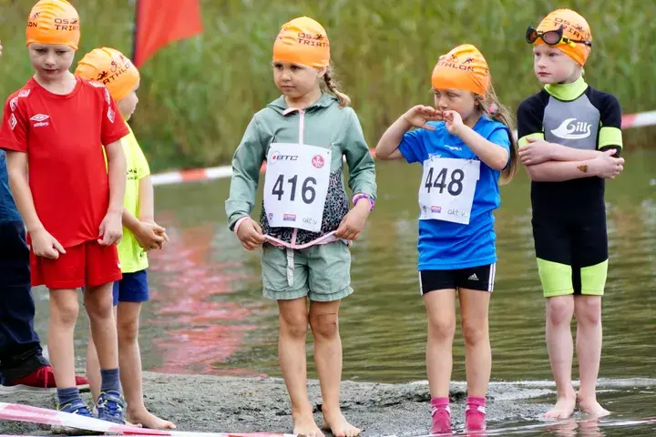 Barn klare for å prøve under Os Triatlon