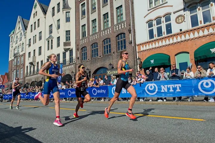 Strålende vær, tusenvis av tilskuere og verdens beste triatlonutøvere. World Triathlon Cup Bergen 2022 ble en suksess for hele Bergen.