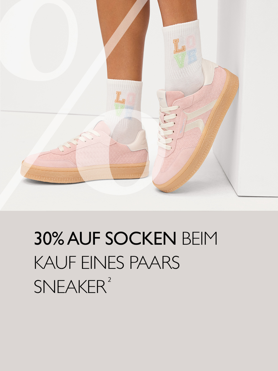 Rosa Sneaker mit wei&szlig;en Socken mit LOVE-Aufdruck. Aktion: 30% auf Socken beim Kauf eines Paars Sneaker.