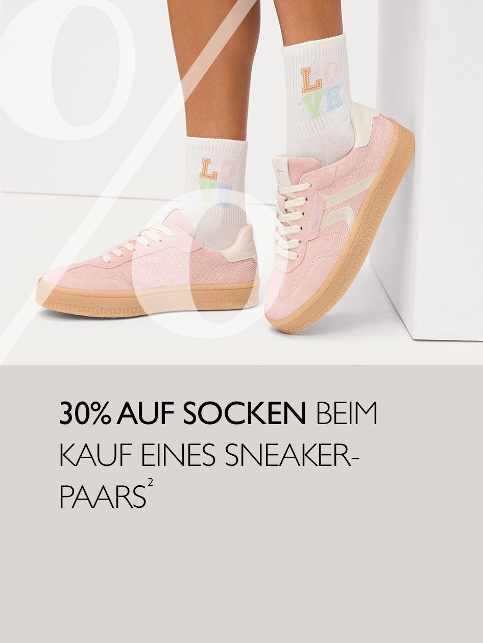 Rosa Sneaker mit wei&szlig;en Socken mit LOVE-Aufdruck. Aktion: 30% auf Socken beim Kauf eines Paars Sneaker.