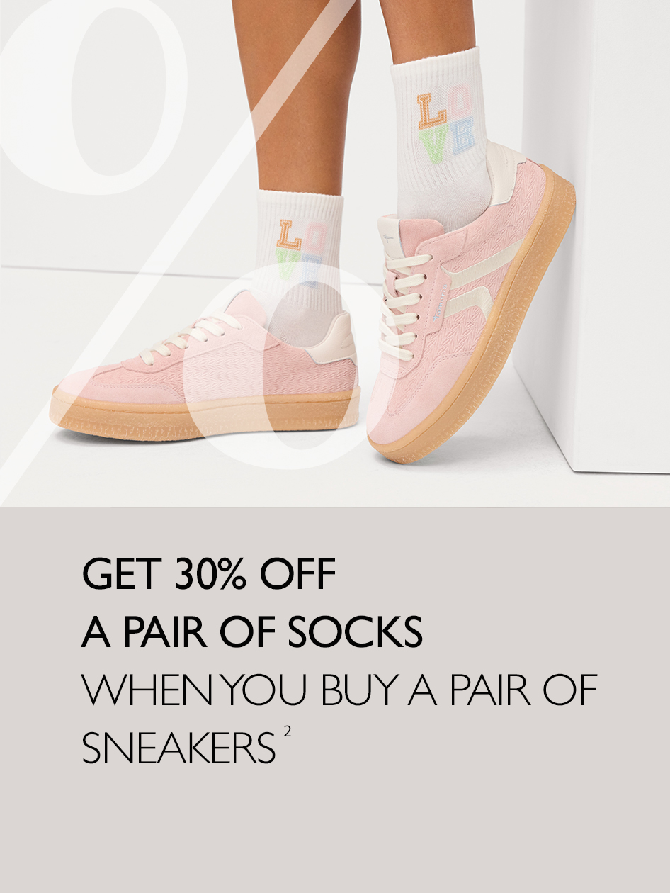 Pink sneakers with white socks featuring LOVE print. Promotion: 30% off socks when purchasing a pair of sneakers.