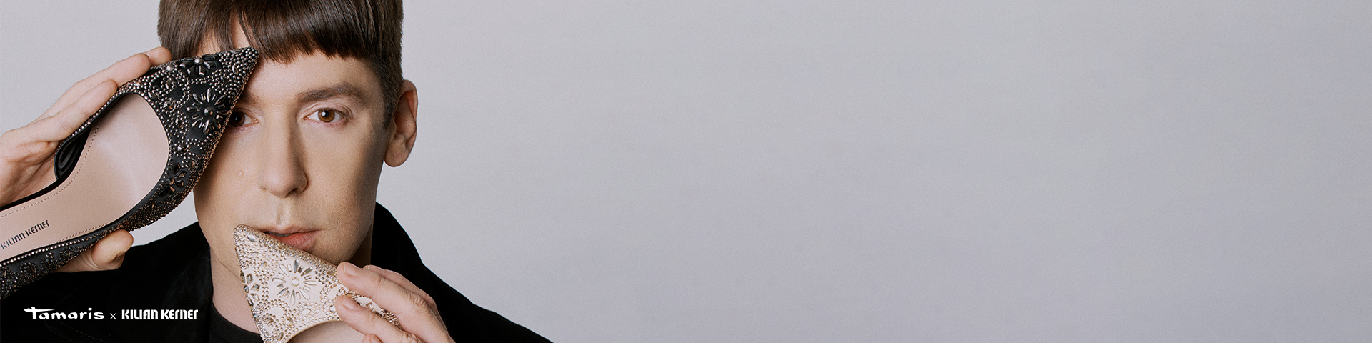 &Pi;&omicron;&rho;&tau;&rho;&alpha;ί&tau;&omicron; &tau;&omicron;&upsilon; &sigma;&chi;&epsilon;&delta;&iota;&alpha;&sigma;&tau;ή &alpha;&pi;ό &tau;&omicron; &Beta;&epsilon;&rho;&omicron;&lambda;ί&nu;&omicron; Kilian Kerner, &kappa;&rho;&alpha;&tau;ώ&nu;&tau;&alpha;&sigmaf; &delta;ύ&omicron; &lambda;&alpha;&mu;&pi;&epsilon;&rho;έ&sigmaf; &gamma;ό&beta;&epsilon;&sigmaf; &sigma;&tau;&alpha; &chi;έ&rho;&iota;&alpha; &tau;&omicron;&upsilon;.