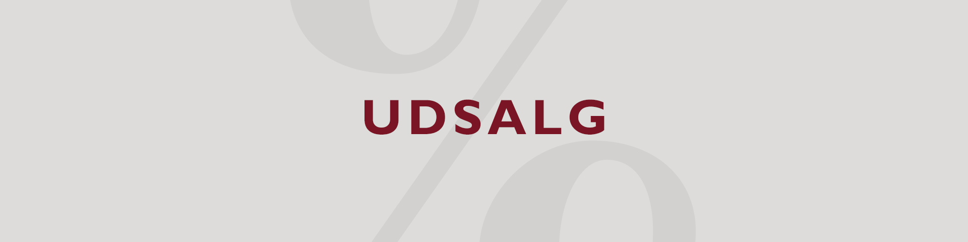 Banner med ordet SALE med m&oslash;rker&oslash;d skrift p&aring; lysegr&aring; baggrund med et stort procenttegn.