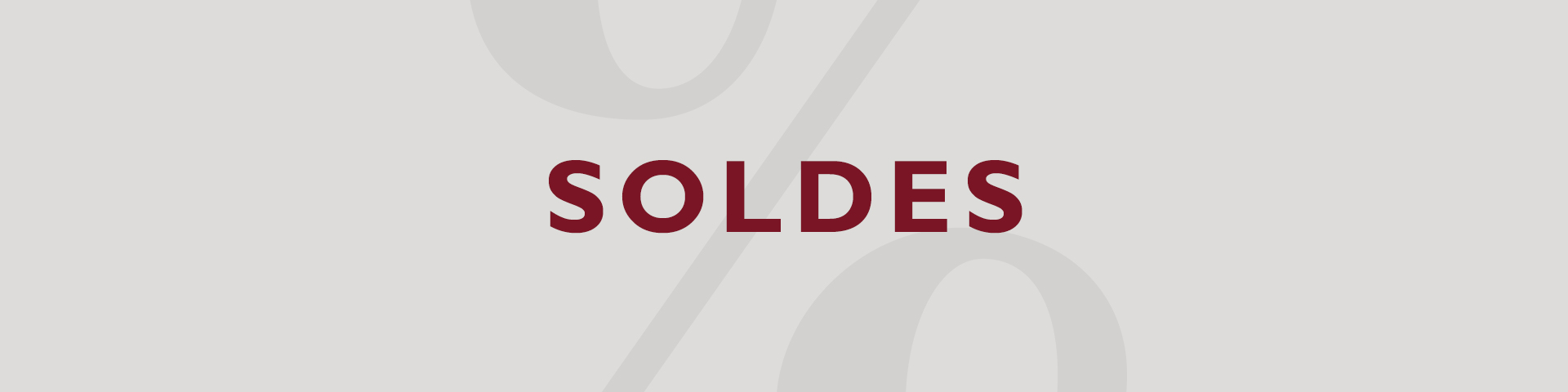 Banni&egrave;re avec le mot SALE en lettres rouge fonc&eacute; sur fond gris clair avec un grand signe de pourcentage.