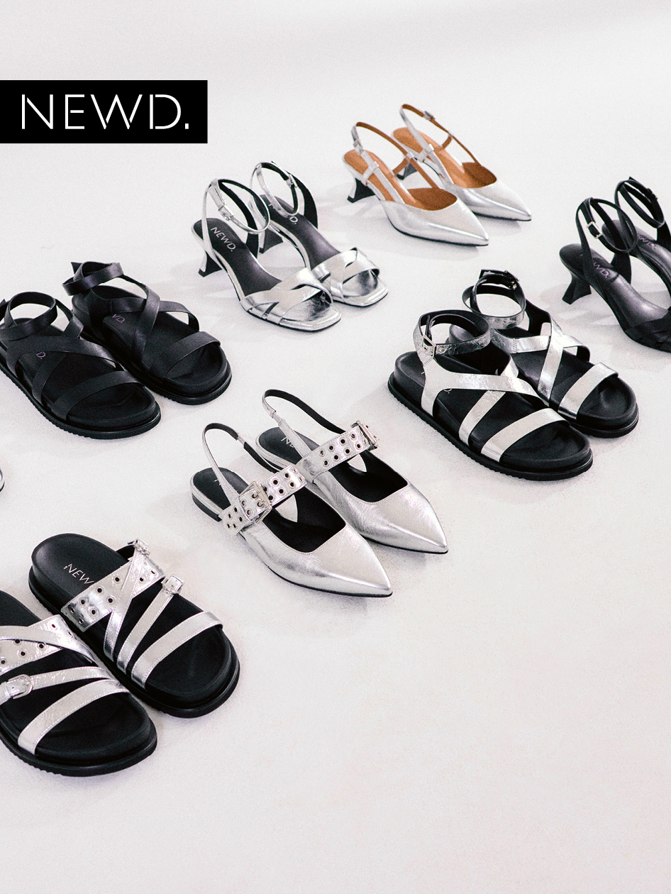 Kollektion moderner Damenschuhe von NEWD in Schwarz und Silber, bestehend aus Sandalen und spitzen Ballerinas auf weißem Hintergrund.