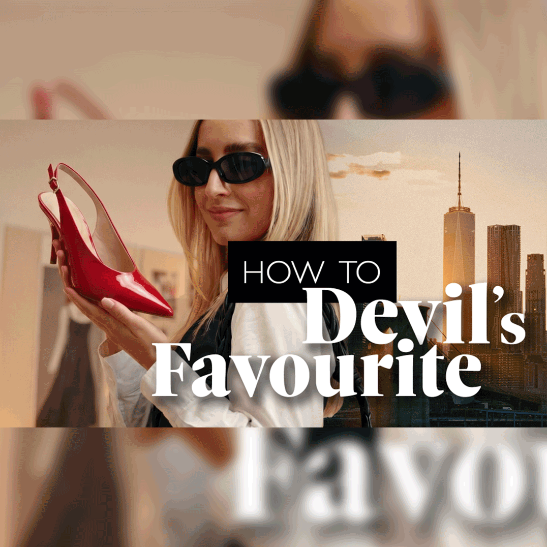 Blonde Frau mit Sonnenbrille h&auml;lt roten High-Heel-Schuh, NYC-Skyline im Hintergrund, Text: How to Devil's Favourite