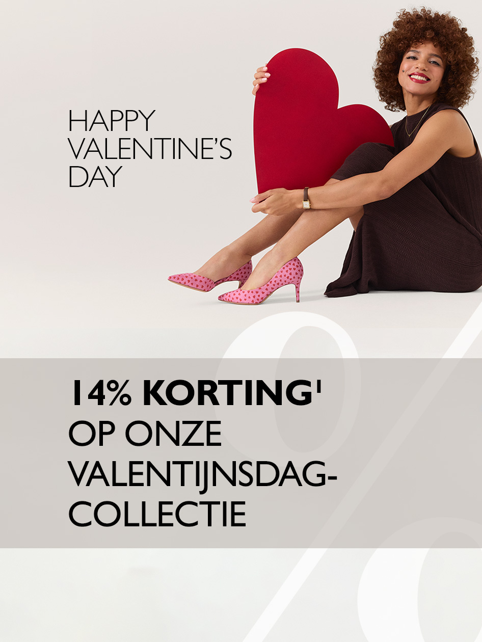 Vrouw in een zwarte jurk met roze schoenen houdt een groot rood hart vast, Valentijnsreclame met 14% korting op een witte achtergrond