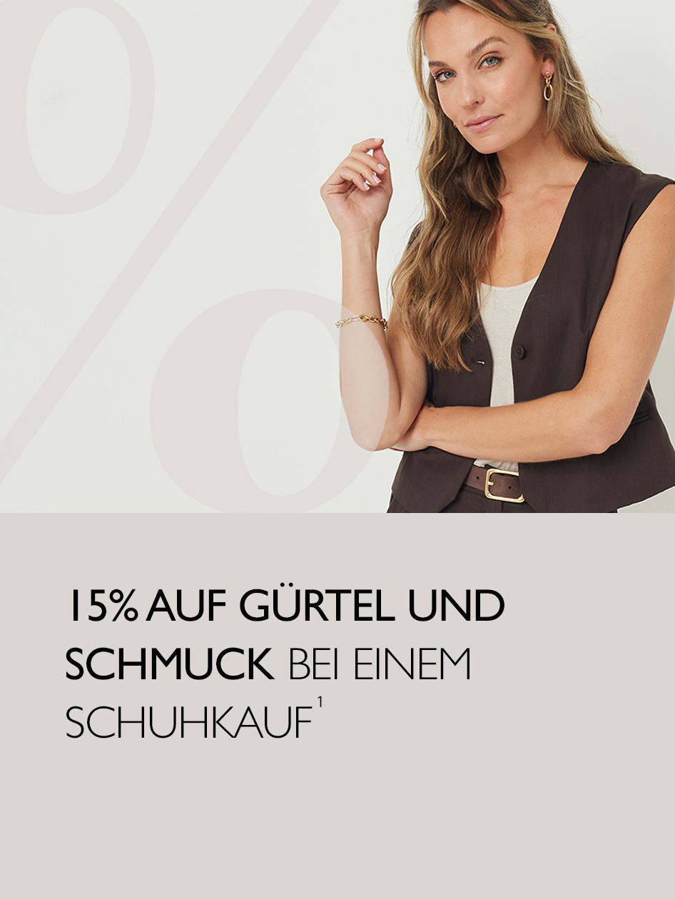 Frau in brauner Weste und wei&szlig;em Top mit Goldschmuck. Text: 15% auf G&uuml;rtel und Schmuck bei einem Schuhkauf.