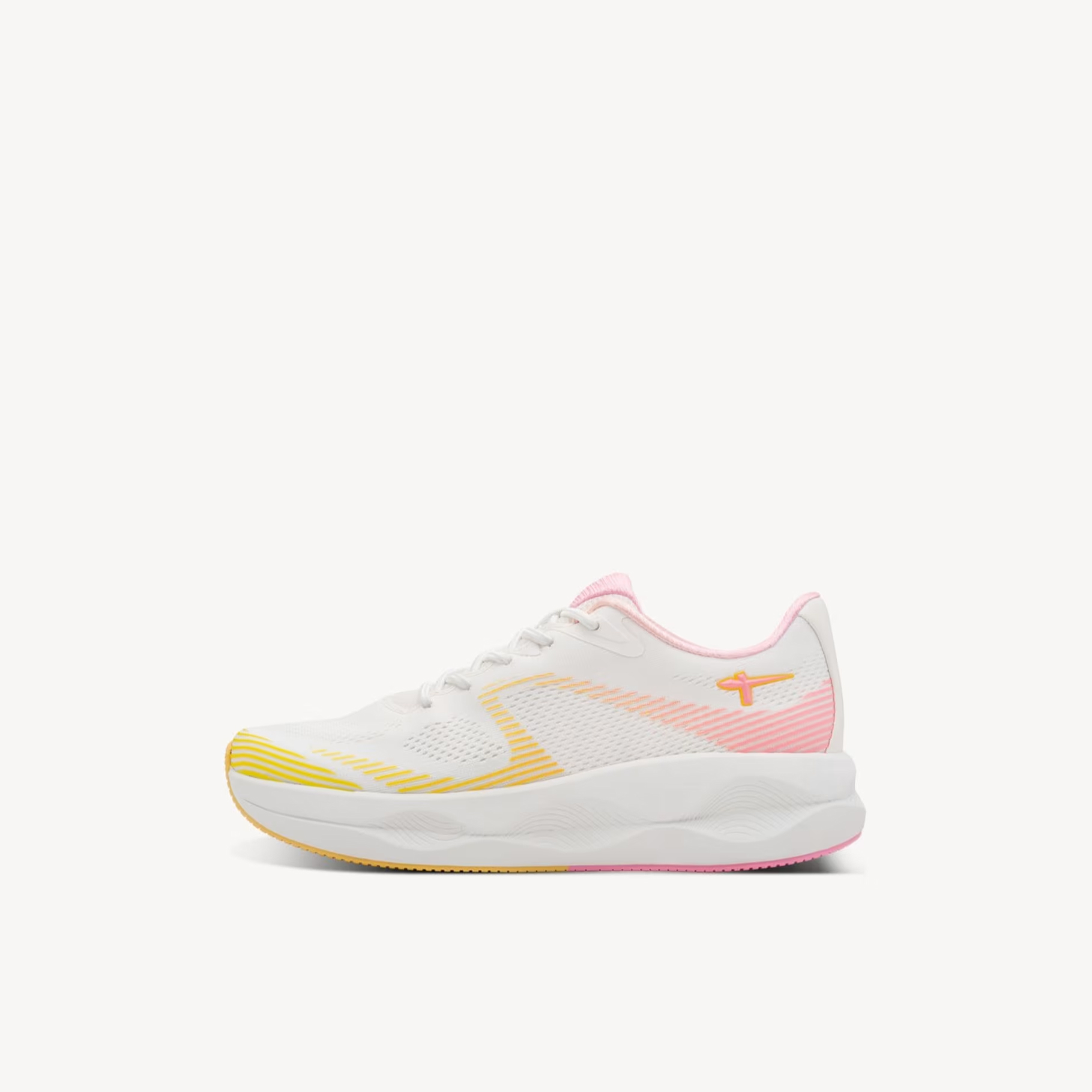 Wei&szlig;er Laufschuh mit gelben und rosa Streifen, pinkem Kragen und orangefarbenem Logo, auf hellem Hintergrund.