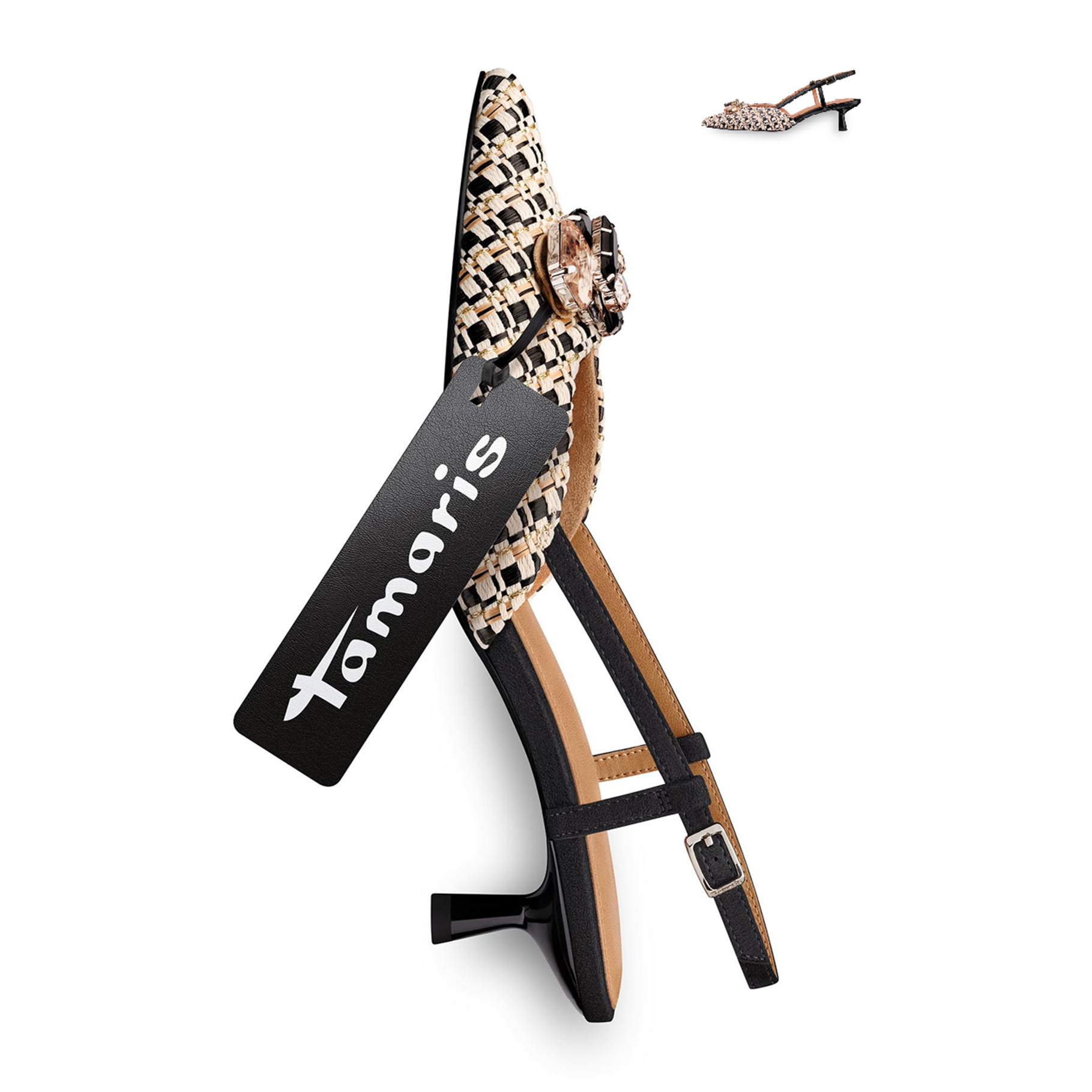 Czarna sandałka Tamaris z plecionym designem pask&oacute;w i małym obcasem na białym tle.