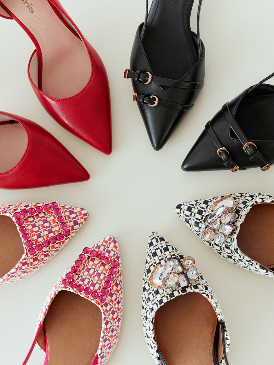 Chaussures f&eacute;minines &eacute;l&eacute;gantes : escarpins pointus en rouge, noir et boucl&eacute;.