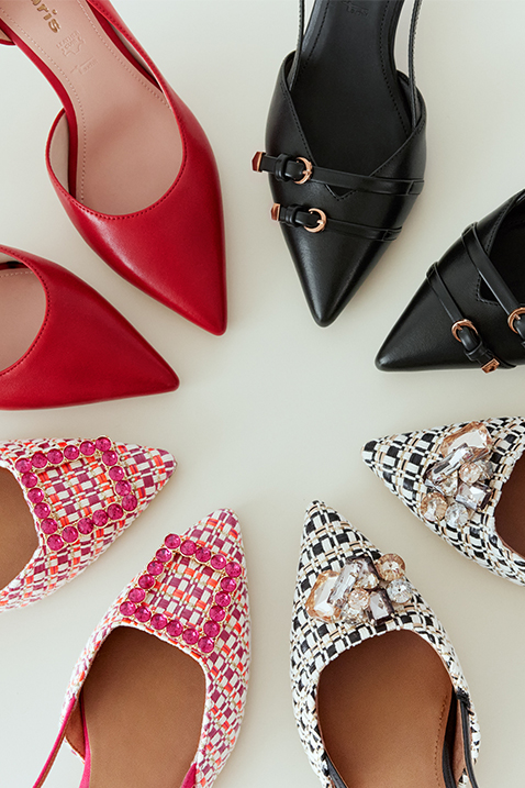 Elegant pumps in various shapes, materials and colours.