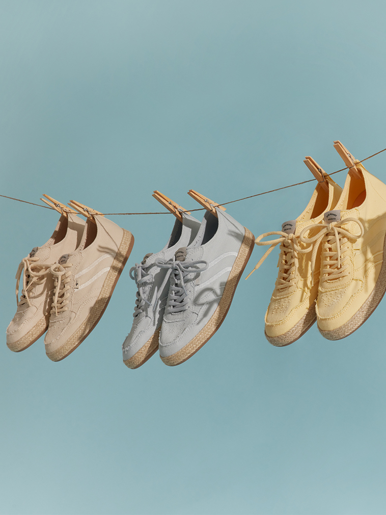 &Tau;&rho;ί&alpha; &zeta;&epsilon;&upsilon;&gamma;ά&rho;&iota;&alpha; &alpha;&nu;&omicron;&iota;&chi;&tau;ό&chi;&rho;&omega;&mu;&alpha; &kappa;&alpha;&lambda;&omicron;&kappa;&alpha;&iota;&rho;&iota;&nu;ά sneakers &kappa;&rho;έ&mu;&omicron;&nu;&tau;&alpha;&iota; &sigma;&epsilon; &alpha;&pi;&lambda;ώ&sigma;&tau;&rho;&alpha; &mu;&pi;&rho;&omicron;&sigma;&tau;ά &sigma;&epsilon; &gamma;&alpha;&lambda;ά&zeta;&iota;&omicron; &omicron;&upsilon;&rho;&alpha;&nu;ό, &sigma;&tau;&epsilon;&rho;&epsilon;&omega;&mu;έ&nu;&alpha; &mu;&epsilon; &xi;ύ&lambda;&iota;&nu;&alpha; &mu;&alpha;&nu;&tau;&alpha;&lambda;ά&kappa;&iota;&alpha;.