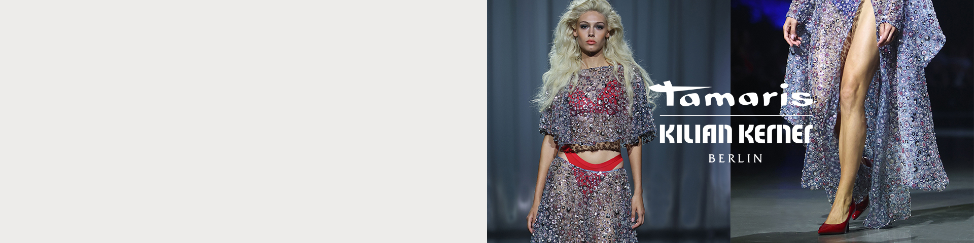 Mannequin sur le podium dans une robe argentée à paillettes avec des accents rouges de Kilian Kerner lors de la semaine de la mode à Berlin.