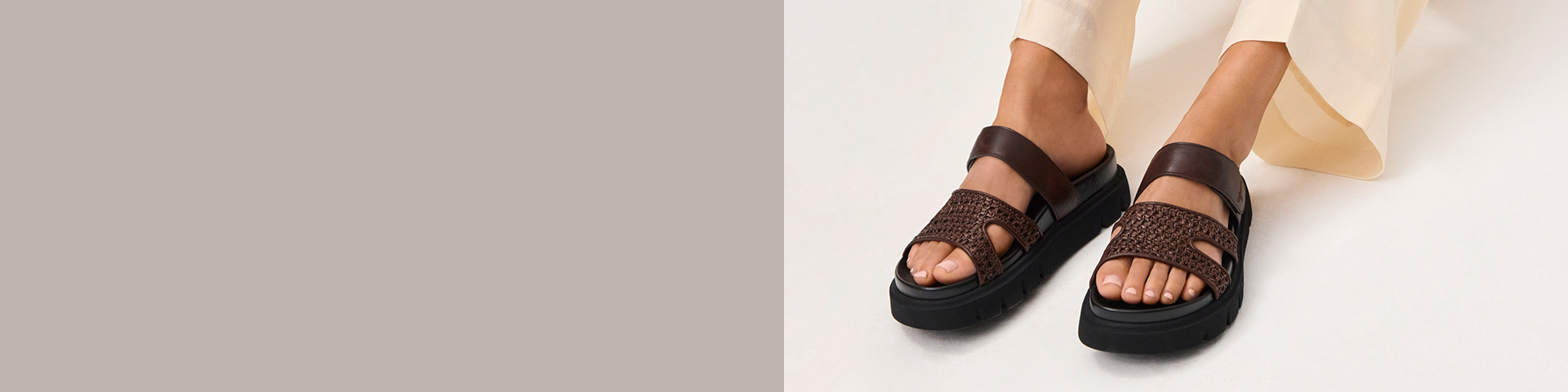 Sandales en cuir marron avec brides tress&eacute;es sur une semelle compens&eacute;e noire.