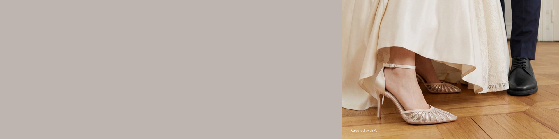 Elegante silberne Brautschuhe mit Kn&ouml;chelriemen neben schwarzen Herrenschuhen auf Holzboden, unter einem wei&szlig;en Ballkleid